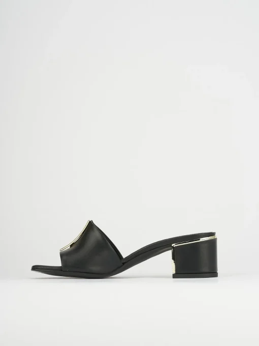 Ciabatta tacco 5 cm nero pelle