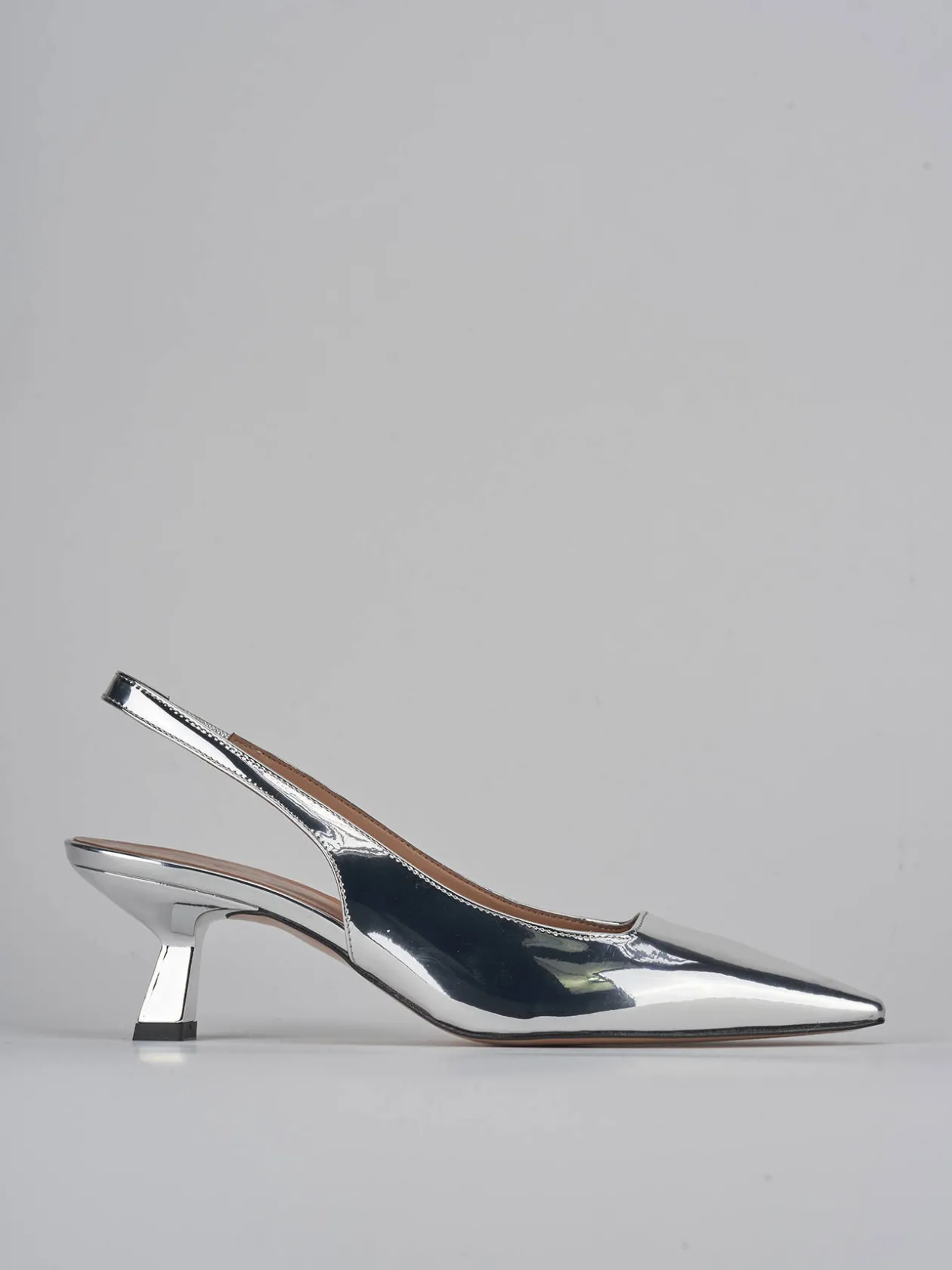 Décolleté e slingback tacco 6cm pelle argento