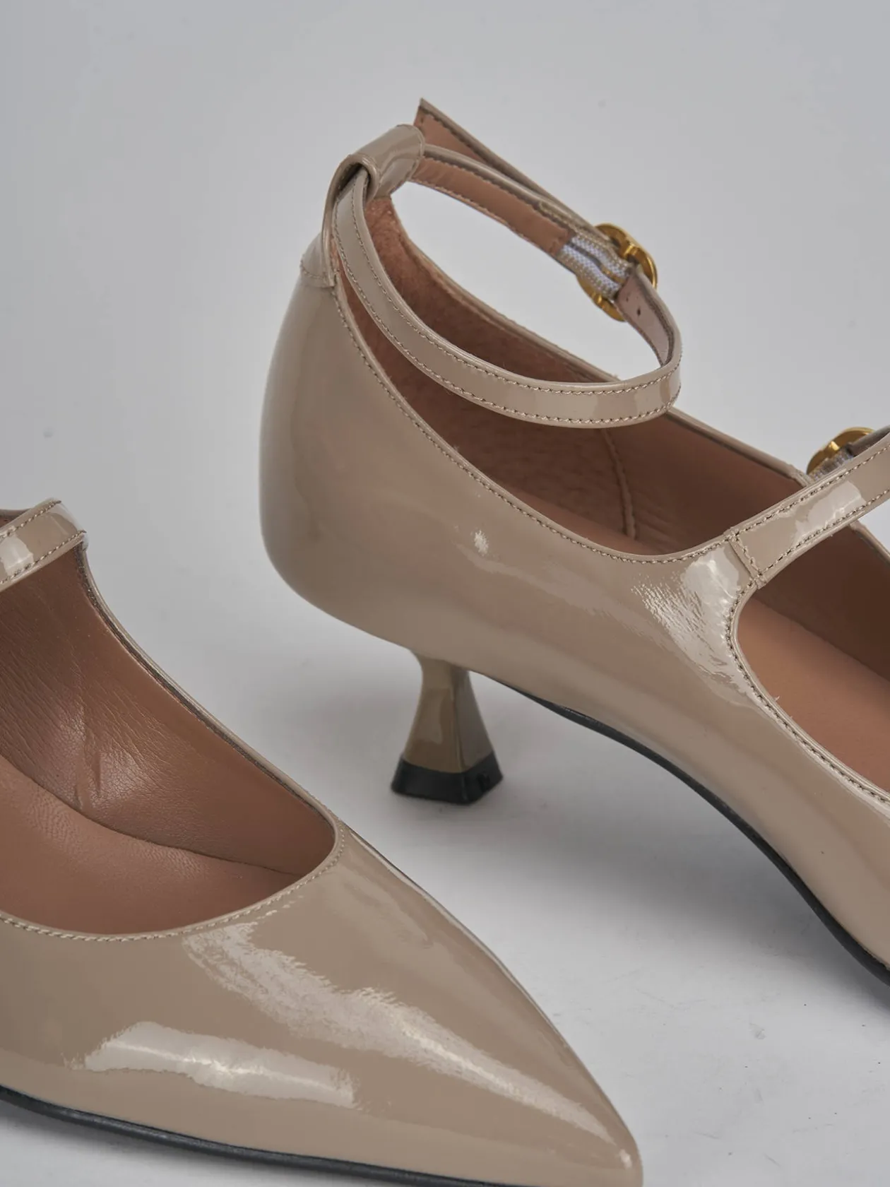 Décolleté e slingback tacco 5cm vernice beige