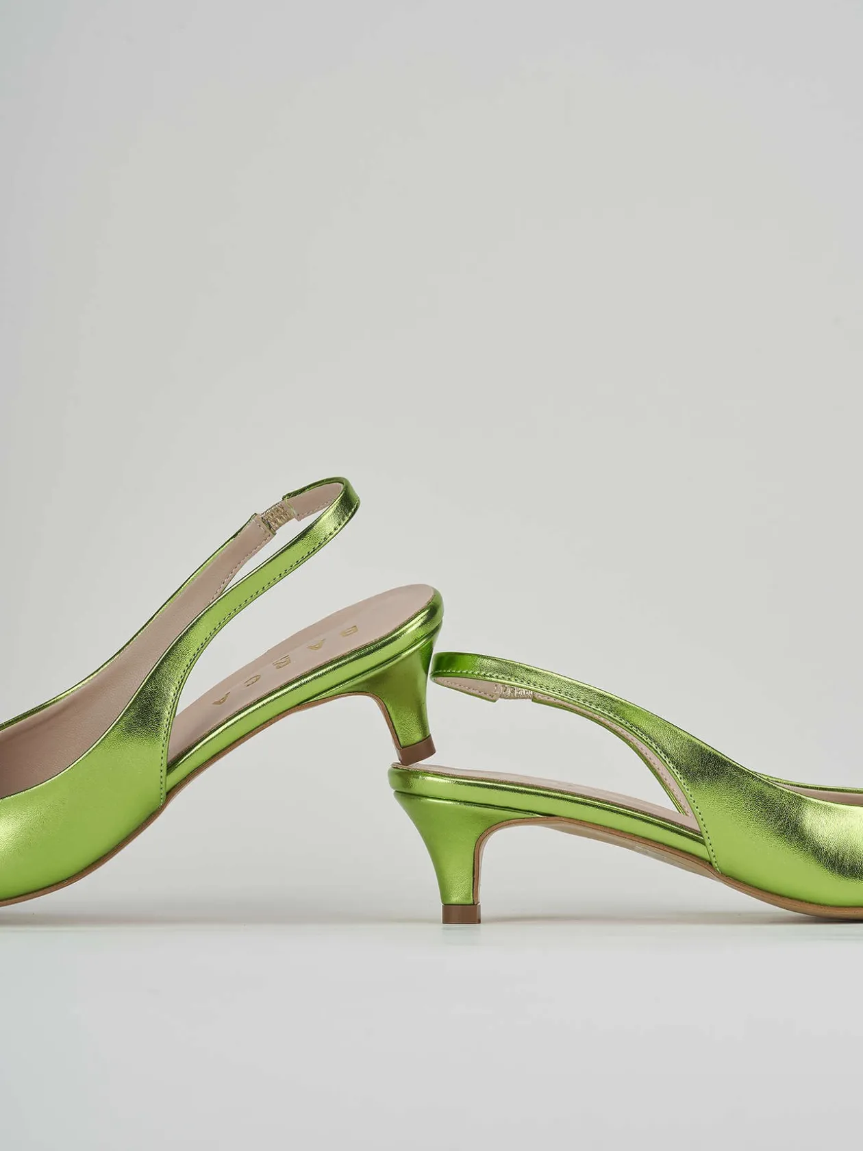 Décolleté e slingback tacco 3cm laminato verde
