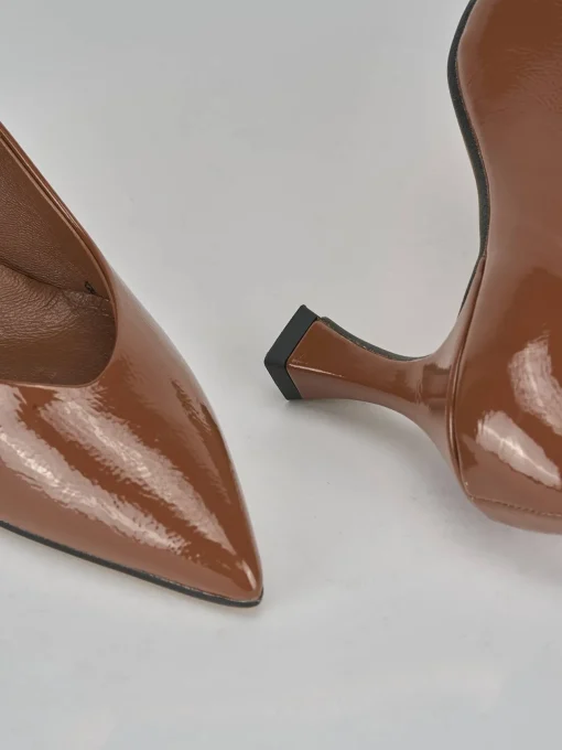 Décolleté e slingback tacco 7cm vernice marrone
