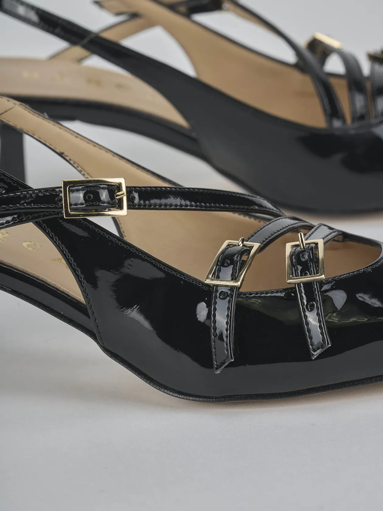 Décolleté e slingback tacco 7cm vernice nero