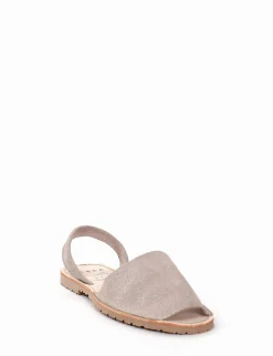 Minorchina fondo gomma e soletto interno in vera pelle. Tomaia in morbida pelle glitterata argento