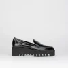 Mocassino tacco 2cm con fondo gomma seghettato 4cm e soletto interno in vera pelle. Tomaia in pelle lucida abrasivata nero