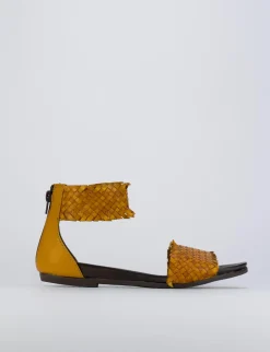 Sandaolo tacco 1 cm giallo pelle