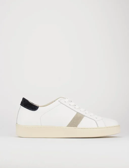 sneakers fondo gomma e soletto interno in vera pelle. tomaia in morbida pelle bianco