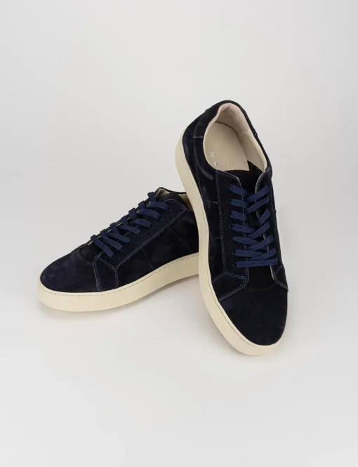 sneakers fondo gomma e soletto interno in vera pelle. tomaia in morbida pelle blu