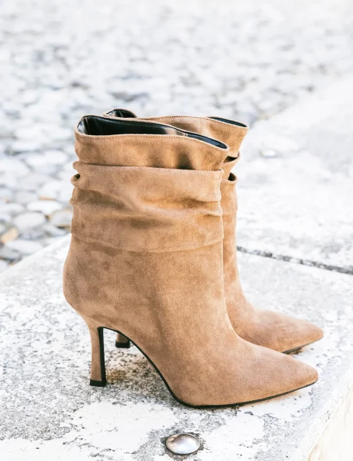 Stivaletti tacco 9cm camoscio beige