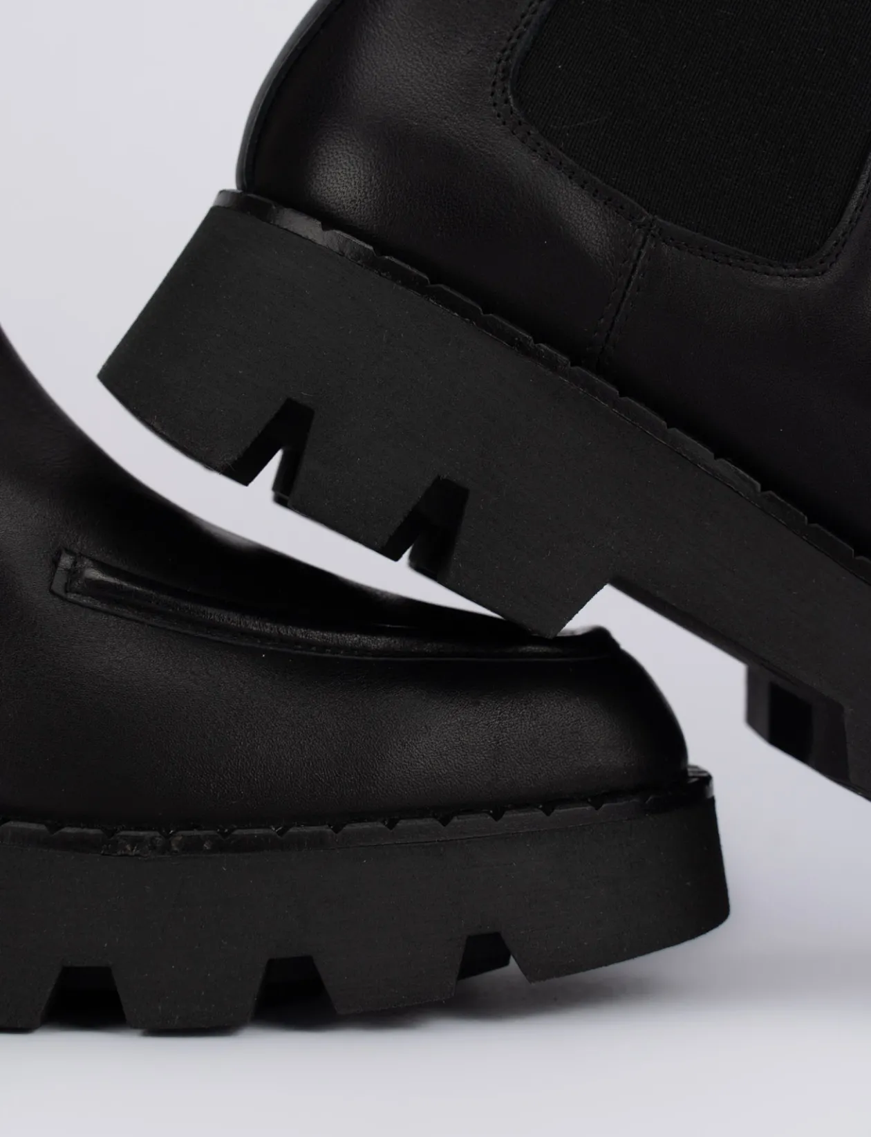 Stivaletti tacco 1cm pelle nero