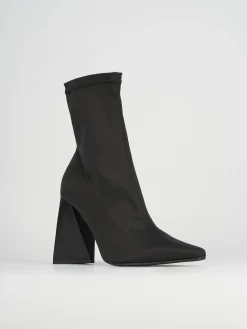 Stivaletto tacco 9cm nero tessuto