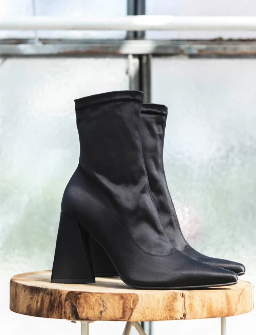 Stivaletto tacco 9cm nero tessuto