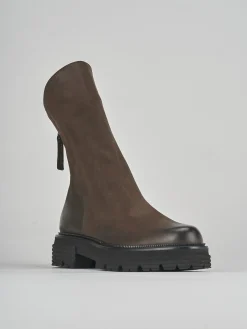 Stivaletto tacco 2cm testa nabuk