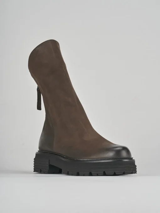 Stivaletto tacco 2cm testa nabuk