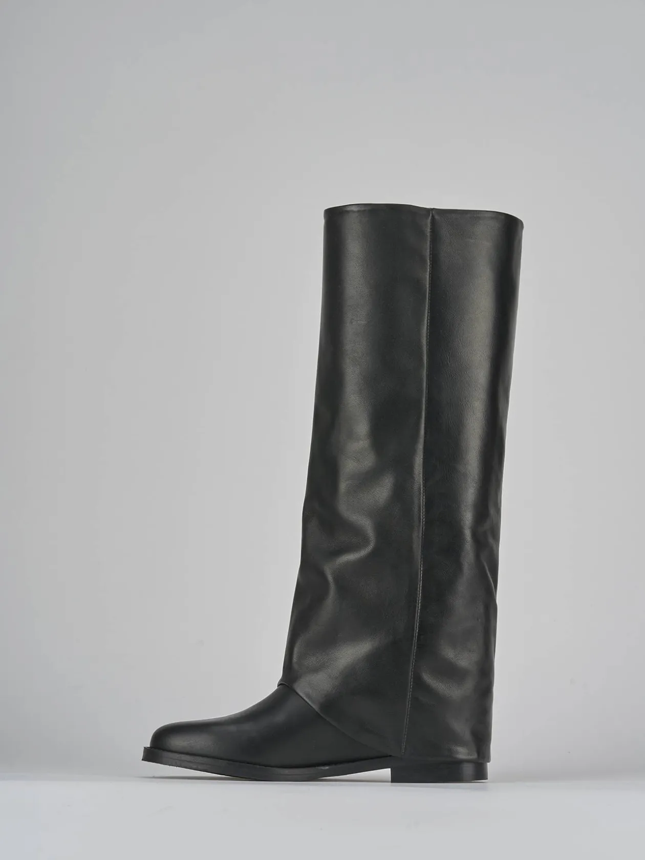 Stivali tacco 2cm pelle nero