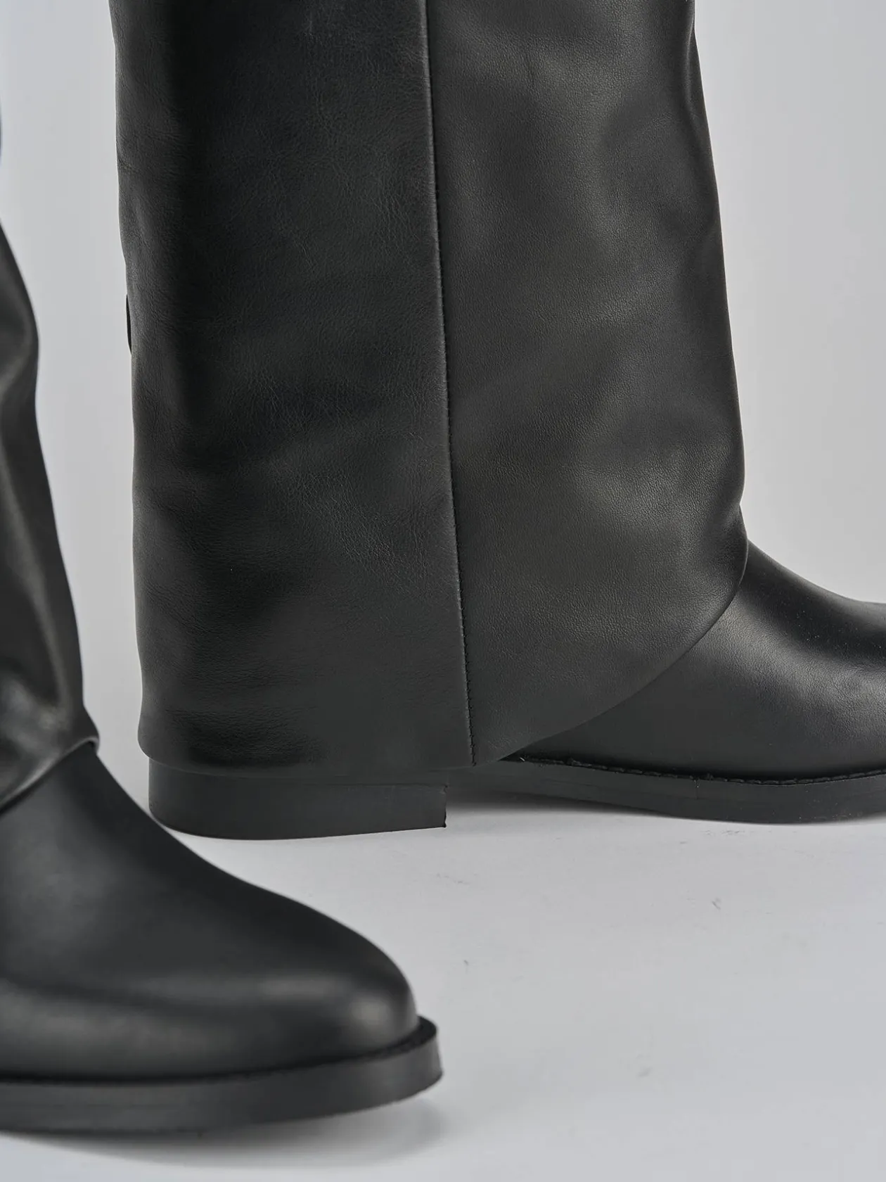 Stivali tacco 2cm pelle nero