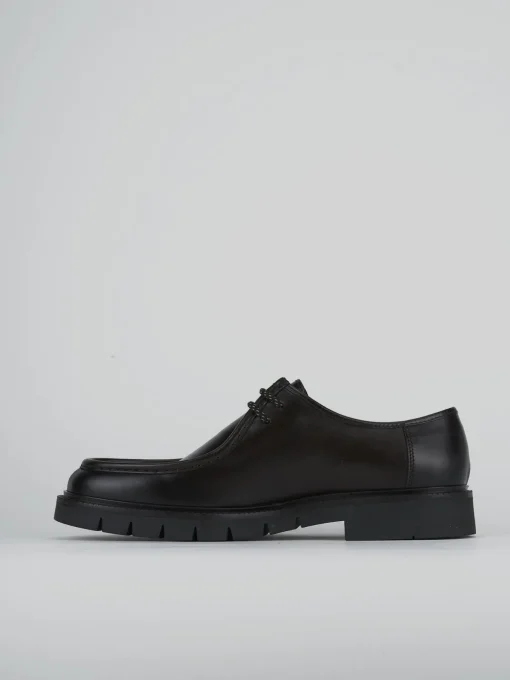 Stringate pelle testa