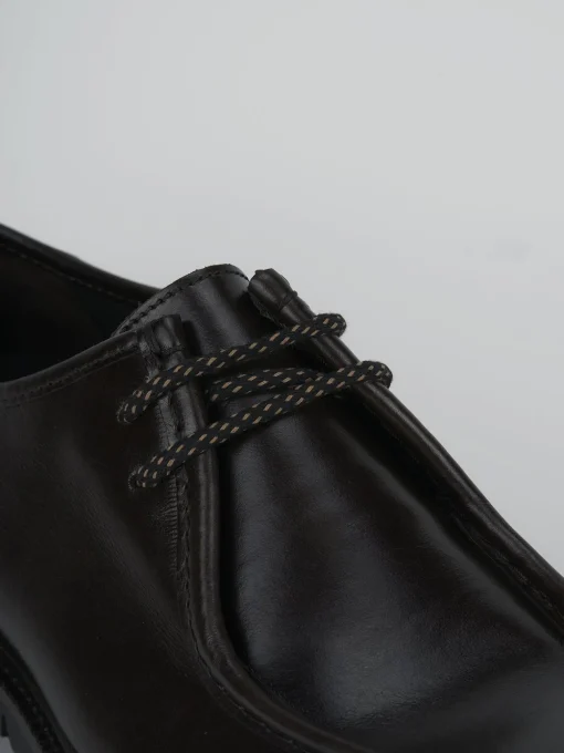Stringate pelle testa